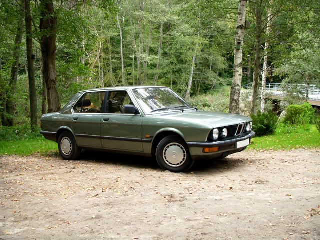 http://i522.photobucket.com/albums/w347/timmy_r87/bmw528-005.jpg