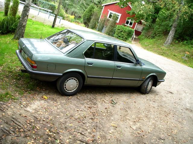 http://i522.photobucket.com/albums/w347/timmy_r87/bmw528-023.jpg