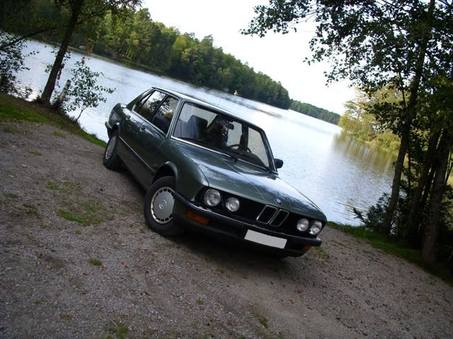http://i522.photobucket.com/albums/w347/timmy_r87/bmw528-031.jpg