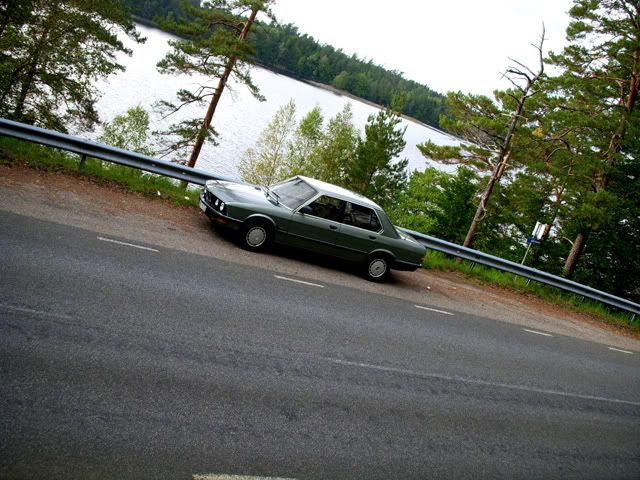 http://i522.photobucket.com/albums/w347/timmy_r87/bmw528-055.jpg