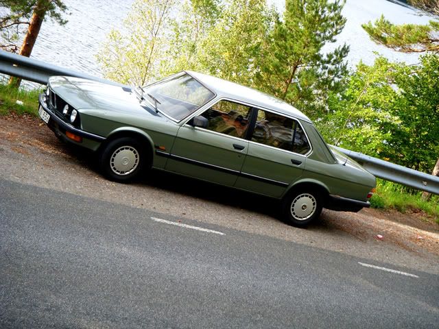 http://i522.photobucket.com/albums/w347/timmy_r87/bmw528-059.jpg